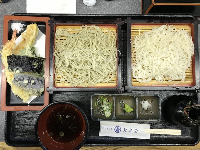 イチオシ二食天そばです。_起進堂