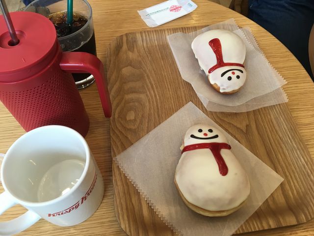 雪だるまたくさんいるとさらに可愛かったです♪_クリスピー・クリーム・ドーナツ あべのキューズモール店