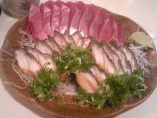 鰹の刺身と、ウツボの叩き_田中鮮魚店