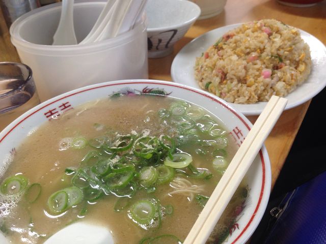 チャーハンは2人でシェアして食べました。_安全食堂