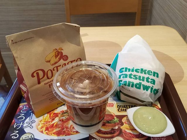 店内_ファーストキッチン 草加マルイ店