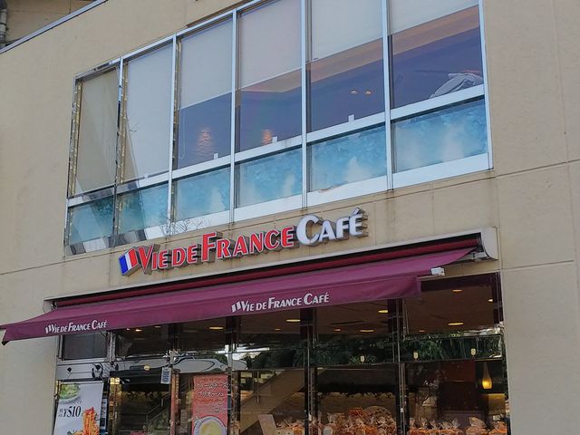 2階の窓から外を見て食べられる席もある。_ヴィ・ド・フランス 検見川浜店