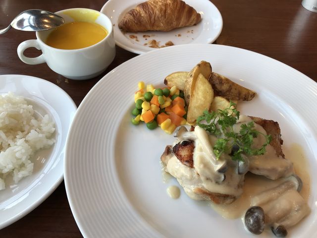 チキンステーキ &カボチャのスープ&焼きたてクロワッサン_グランパークホテルパネックス千葉