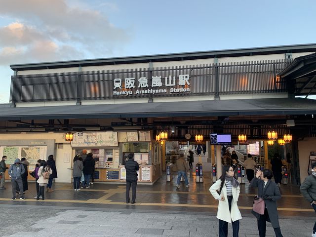 綺麗な駅舎_阪急電鉄嵐山駅