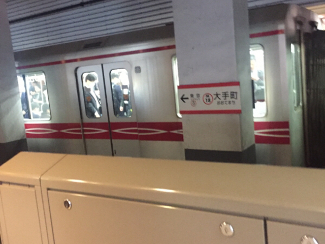 駅ホームです。_東京メトロ丸の内線大手町駅