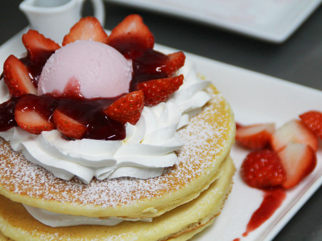 ふらの苺のパンケーキ_フラノカフェ (Furano Cafe)