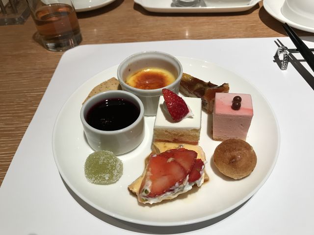 1回目のデザート_ホテルオークラ福岡