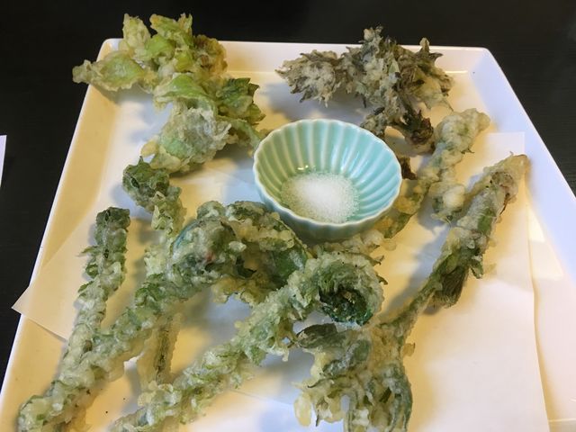 山菜の天ぷら_純手打ちそば処 奥藤本店