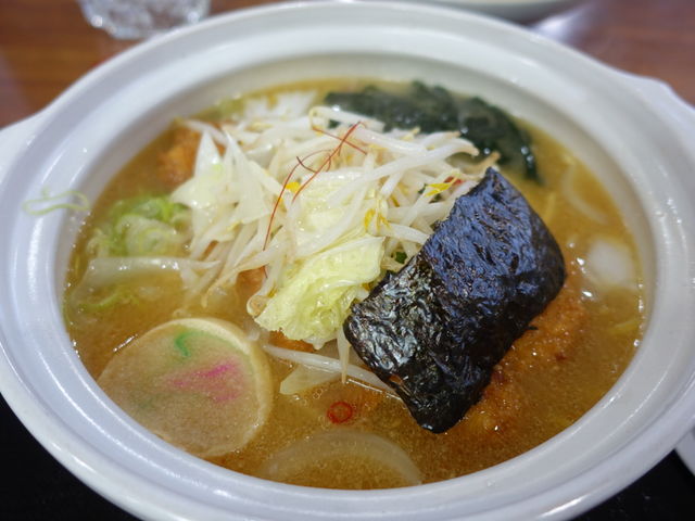 わかりにくいですが巨大なトンカツが乗っています。_ドライブインユーカラ