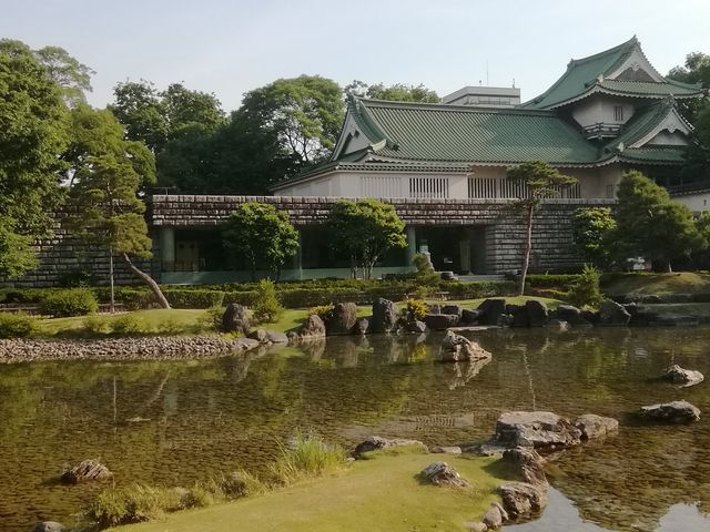 庭園のきれいな池_富山城址公園