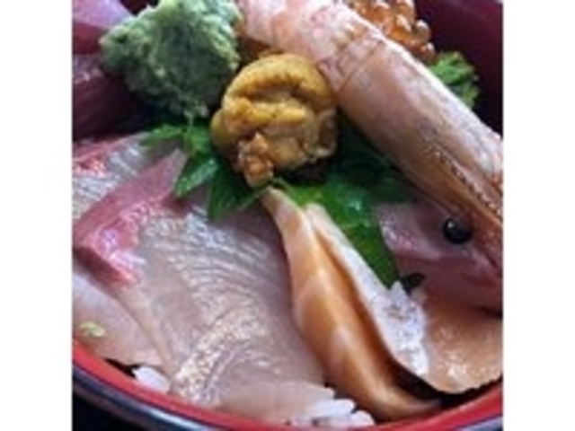 どれも大手流通会社のネタの海鮮丼これならどこで食っても同じ_黒潮ダイニング 相差店