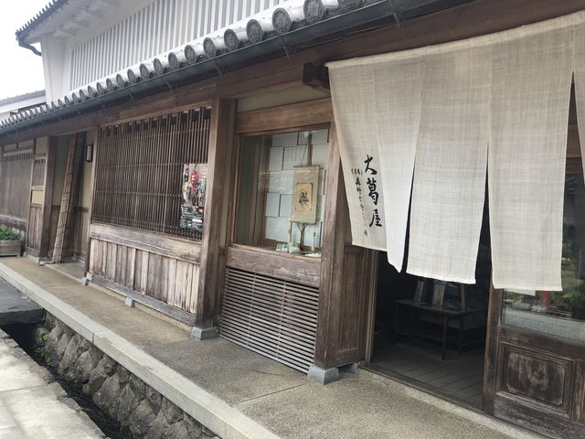 白い暖簾が清楚_葛の館
