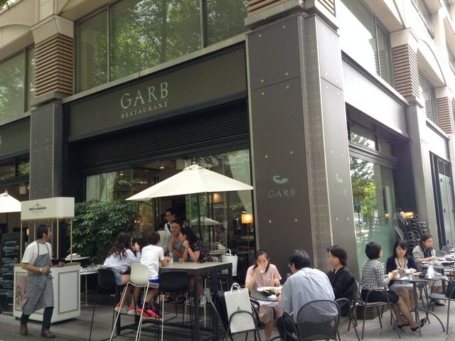 開放的な店頭席_CAFE GARB 丸の内店