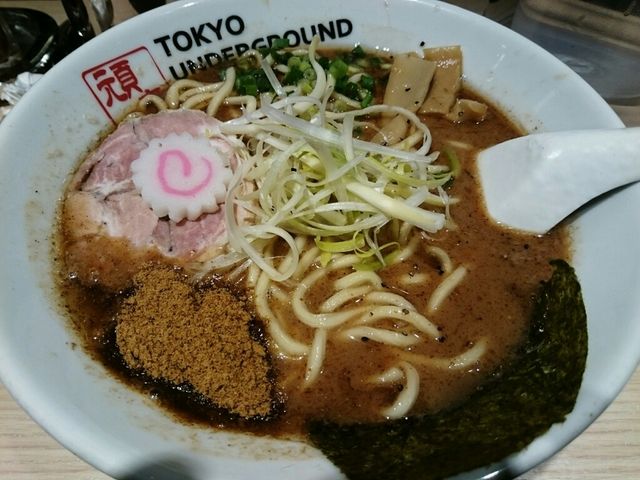 パンチあるスープ_TOKYO UNDER GROUND RAMEN 頑者