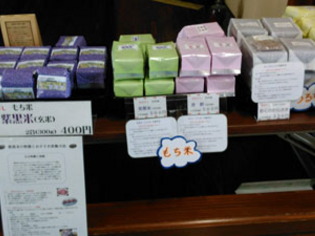 お米も少量から購入可なので食べ比べ出来ちゃいます。_田舎館村総合案内所「遊稲の館」