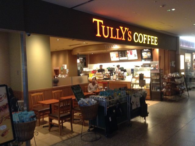病院内なのにくつろげる_タリーズコーヒーショップ日本赤十字社医療センター店(Taste the Difference | TULLY’S COFFEE)