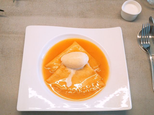 クレープシュゼット(バニラアイスのせ)_アンリ・シャルパンティエ 銀座本店
