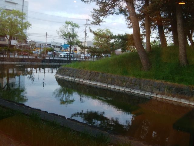 奥の座敷からの本荘公園のお堀みえます。_かつ喜本荘店
