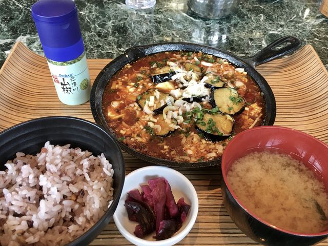 麻婆豆腐〜ご飯は十五穀米をチョイス_里山 トランジット