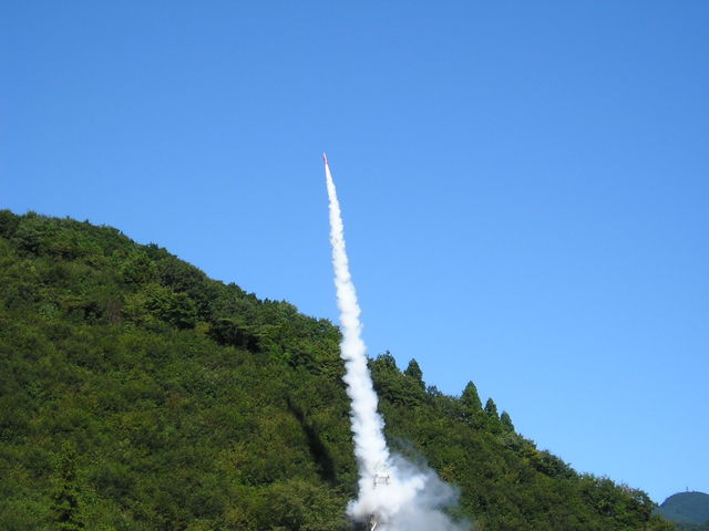龍勢祭の1シーン。龍勢祭は、手作りロケットを打ち上げる奇祭です。_道の駅吉田龍勢会館