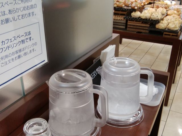 お冷_boulangerie DONQ 静岡松坂屋店
