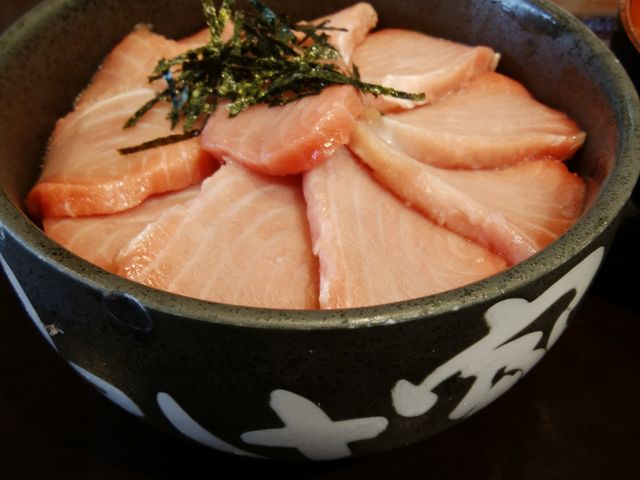 やや小ぶりな丼_のっけ家静岡店