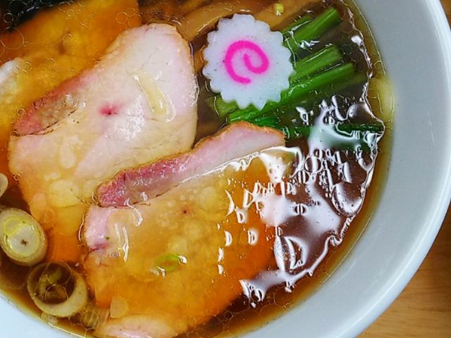 ラーメンのシズル感。Japanese shoyu ramen._とら食堂 松戸分店