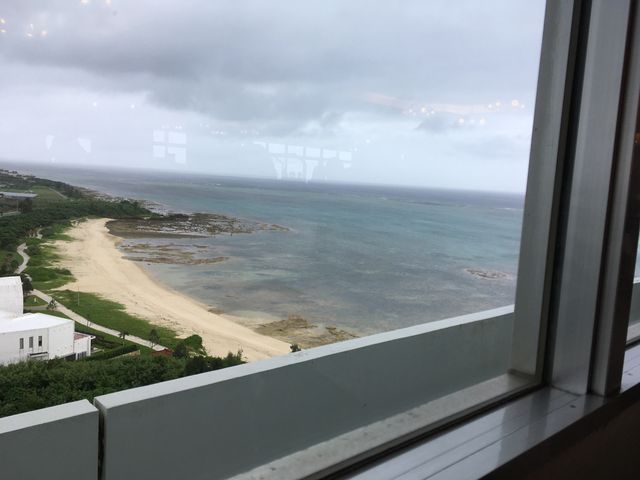 海が一望できます♪_ロイヤルホテル沖縄残波岬 レストラン&バー