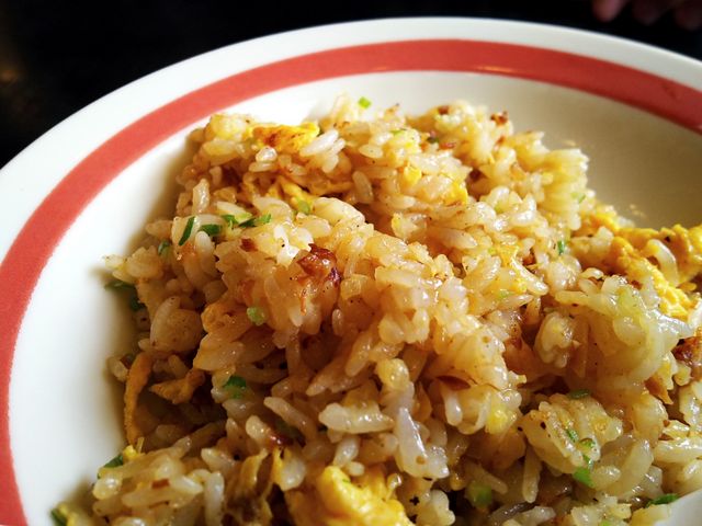 人気の半チャーハン_昭和29年創業の味・中華そば「幸楽苑」足立一ツ家店