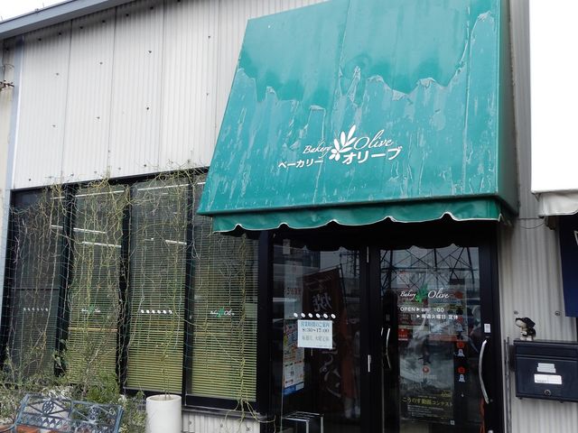 レジの行列で入れないときは左側にも入り口があります_ベーカリー オリーブ