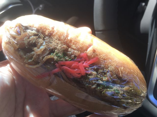 持ち帰りの焼きそばパンも美味_むめさん