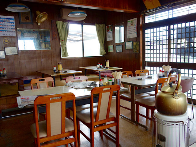 店内_さかえ食堂