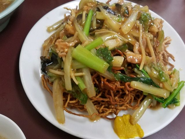 一人前とは思えない五目あんかけ揚げそば_中華料理 大雅