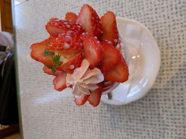 イチゴパフェ_フルーツアイランド百果園