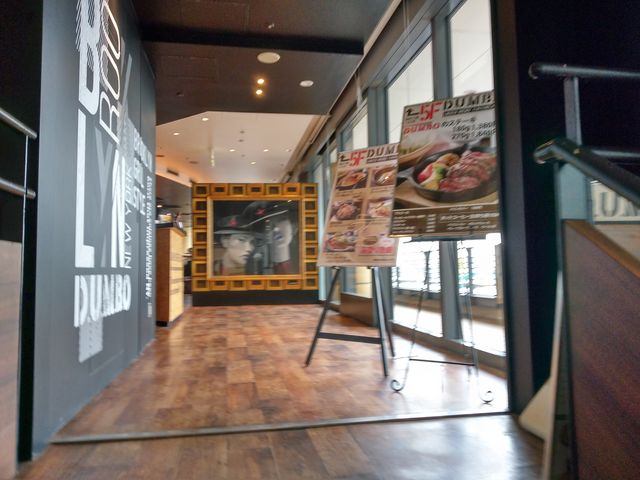 入口です_肉バル D.U.M.B.O ダンボ 横浜みなとみらい東急スクエア店