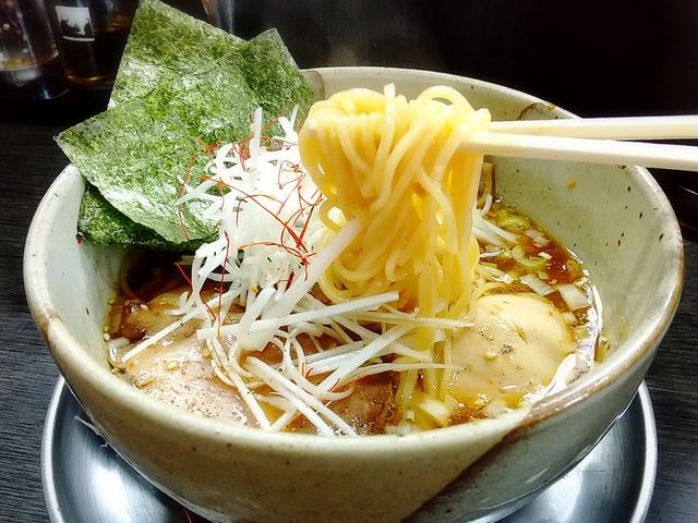 ストレート細麺の麺持ち上げ(麺リフト)_麺屋 番