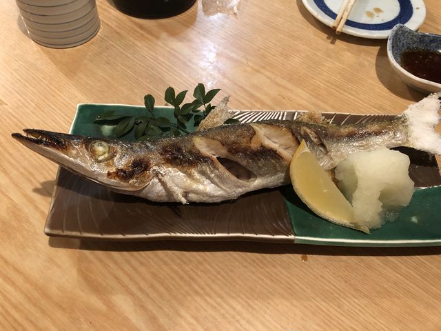 友人が 集う アットホームなお店です ホール係の洋子さんの笑顔を 見に来て下さい_和食や