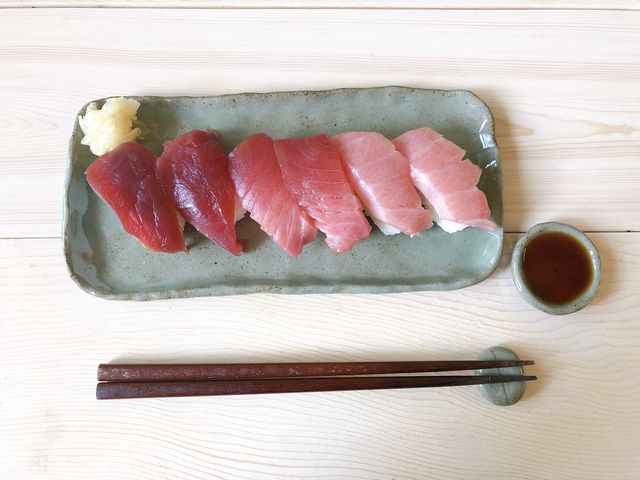 焼き魚用にと作った食器です。食材の色が映える食器だと思います。_隼風窯
