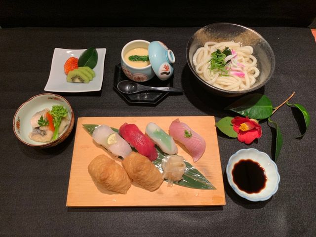 お昼はランチセットがお得でした。_みなと寿司