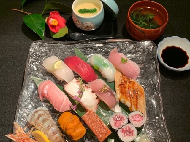 上にぎりのセットはかなり贅沢な内容で満足でした。_みなと寿司
