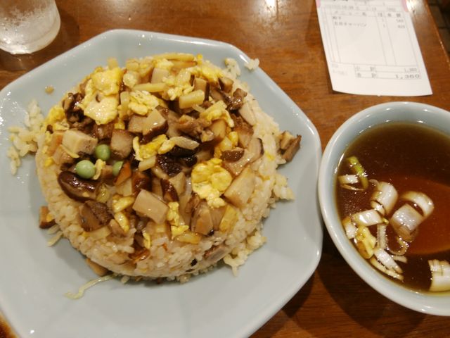 ボリューム一杯の「五目チャーハン」でした。よく噛んで食べたためあごがだるくなりました。_三幸園 白山通り店