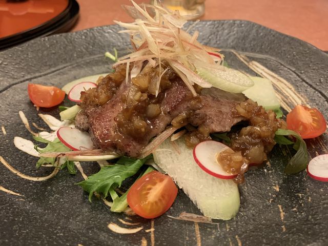 宮崎牛のサラダ仕立て
お寿司屋さんですが、牛肉もありました。_みなと寿司
