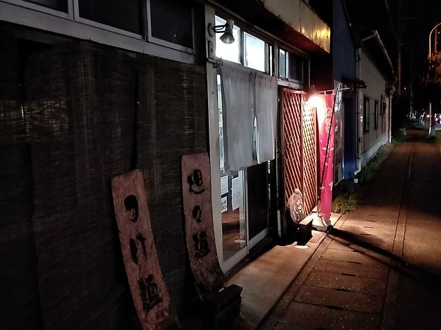 流通通りのお店です_麺屋 吟蔵