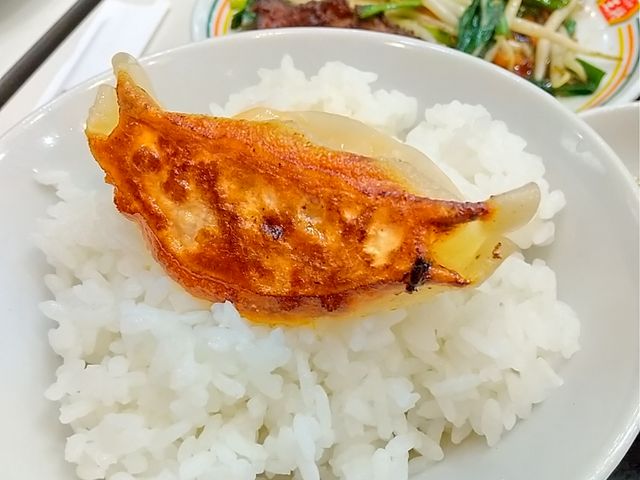 餃子をご飯にワンバン_餃子の王将 アリオ川口レストラン店