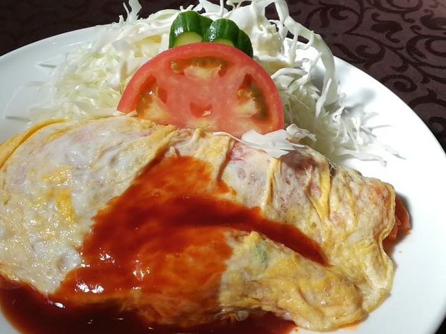 オムライス 見た目は普通に家庭料理。中のケチャップライスは甘めで洋食屋さんの味です_ツル茶ん