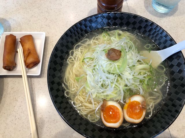 ネギ塩ラーメンと春巻き(2個_楓林らーめん 住吉店