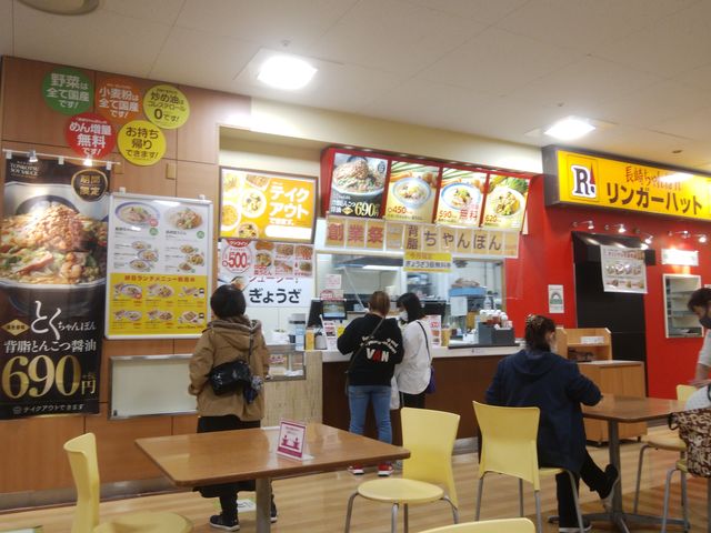 明るく綺麗なお店です。_リンガーハットイオン葛西店