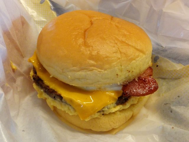 期間限定メニュー:濃厚ふわとろ月見バーガー_マクドナルド165名張店