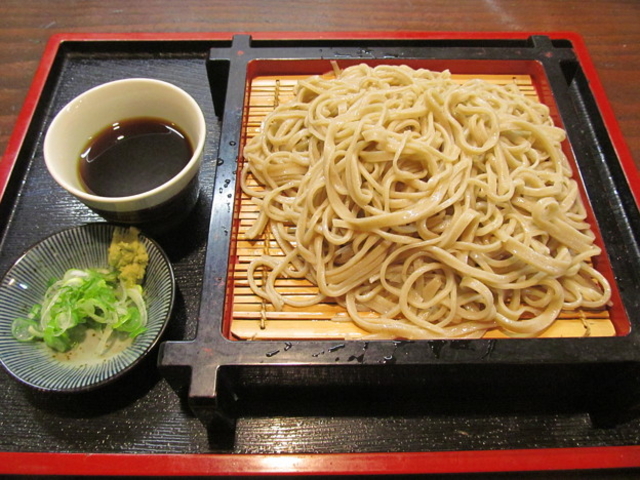 琴笙庵の蕎麦、量は普通。_琴笙庵