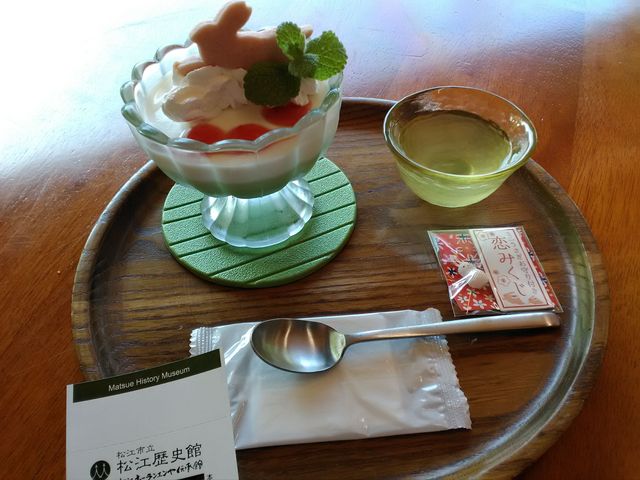 恋みくじのうさぎが可愛くて選んでしまったけど、練り切りも食べたかった…。_喫茶きはる